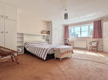 Master Bedroom b.jpg