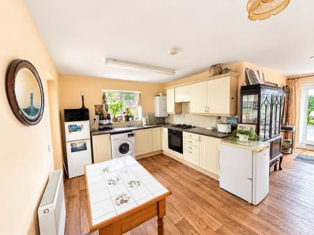 Kitchen/Dining Area