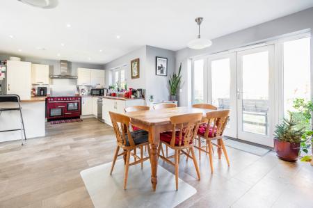 Kitchen & Dining Area