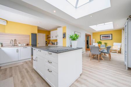 Kitchen & Dining Area