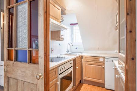 Beech Apartment Kitchen