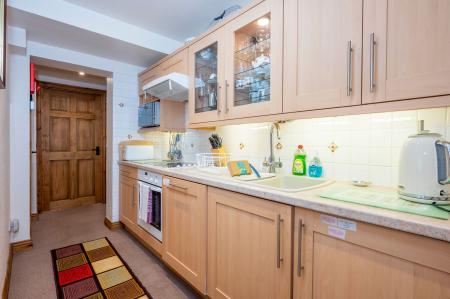 Maple Apartment Kitchen