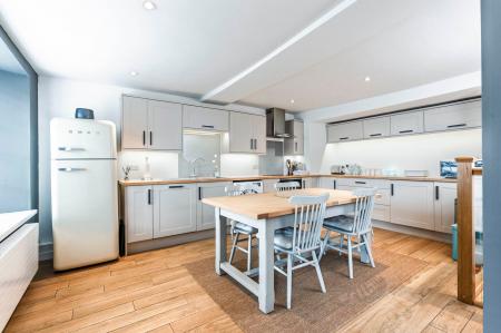 Kitchen & Dining Space