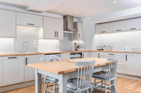 Kitchen & Dining Space