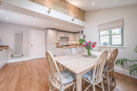 Kitchen & Dining Area