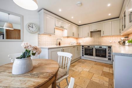 Kitchen & Dining Area