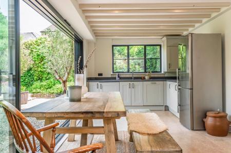 Kitchen & Dining Space