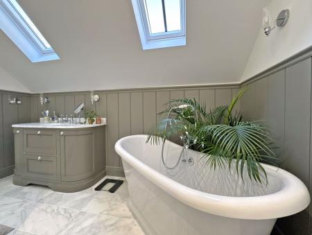 Main Bedroom En Suite