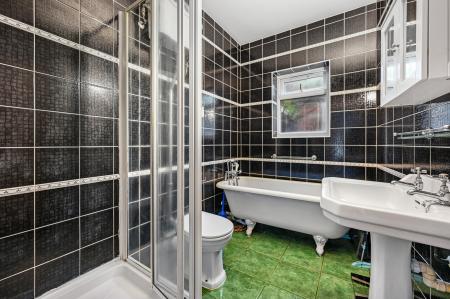 Bathroom 2.jpg
