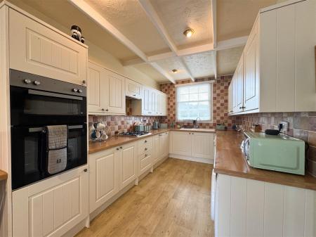 Kitchen Close Up.jpg