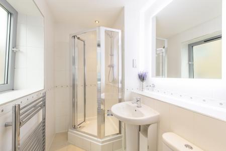 Miles Close 10 - En suite Bathroom