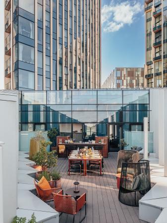 Upper Riverside Club_PeninsulaRiverfront_BBQTerrac