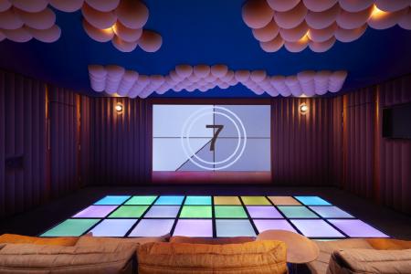 Upper Riverside Club_PeninsulaRiverfront_Entertain