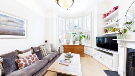 CAM02337G0-PR0553-PAN002 (2)