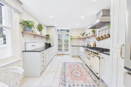 CAM02337G0-PR0553-PAN008