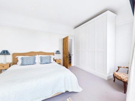 CAM02337G0-PR0553-PAN025 (1)