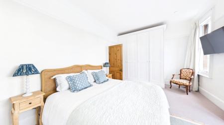 CAM02337G0-PR0553-PAN026