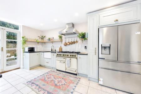 CAM02337G0-PR0553-PAN014