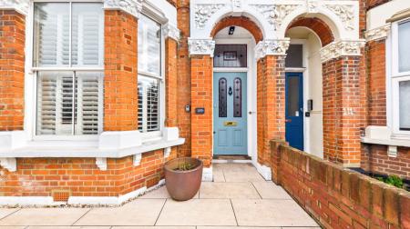 CAM02337G0-PR0553-PAN033 (2)