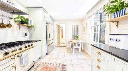 CAM02337G0-PR0553-PAN009 (1)