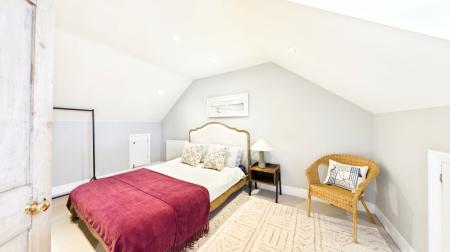 CAM02337G0-PR0553-PAN027