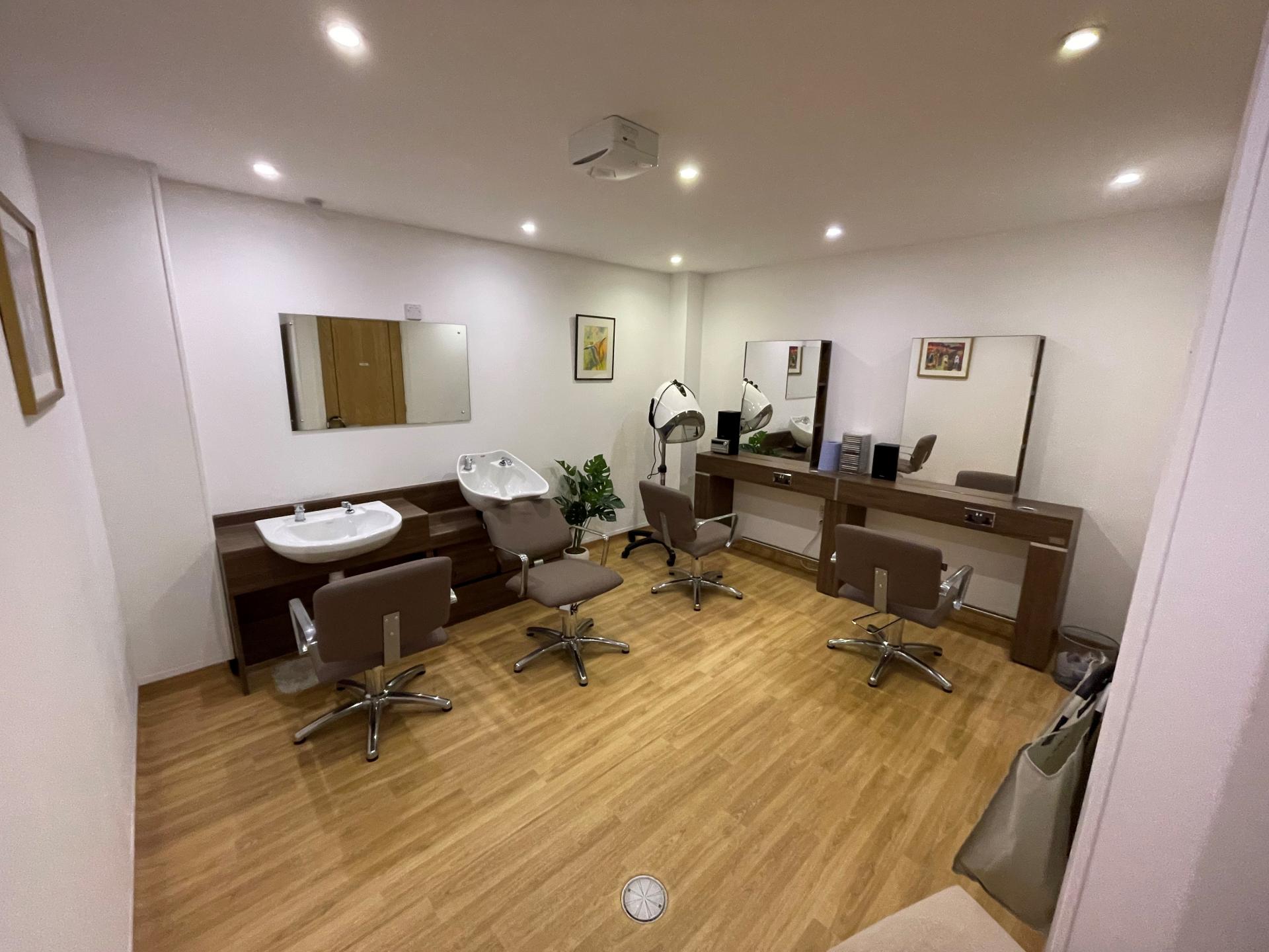 Mandeville Court, Darkes Lane, Potters Bar, EN6 1BZ