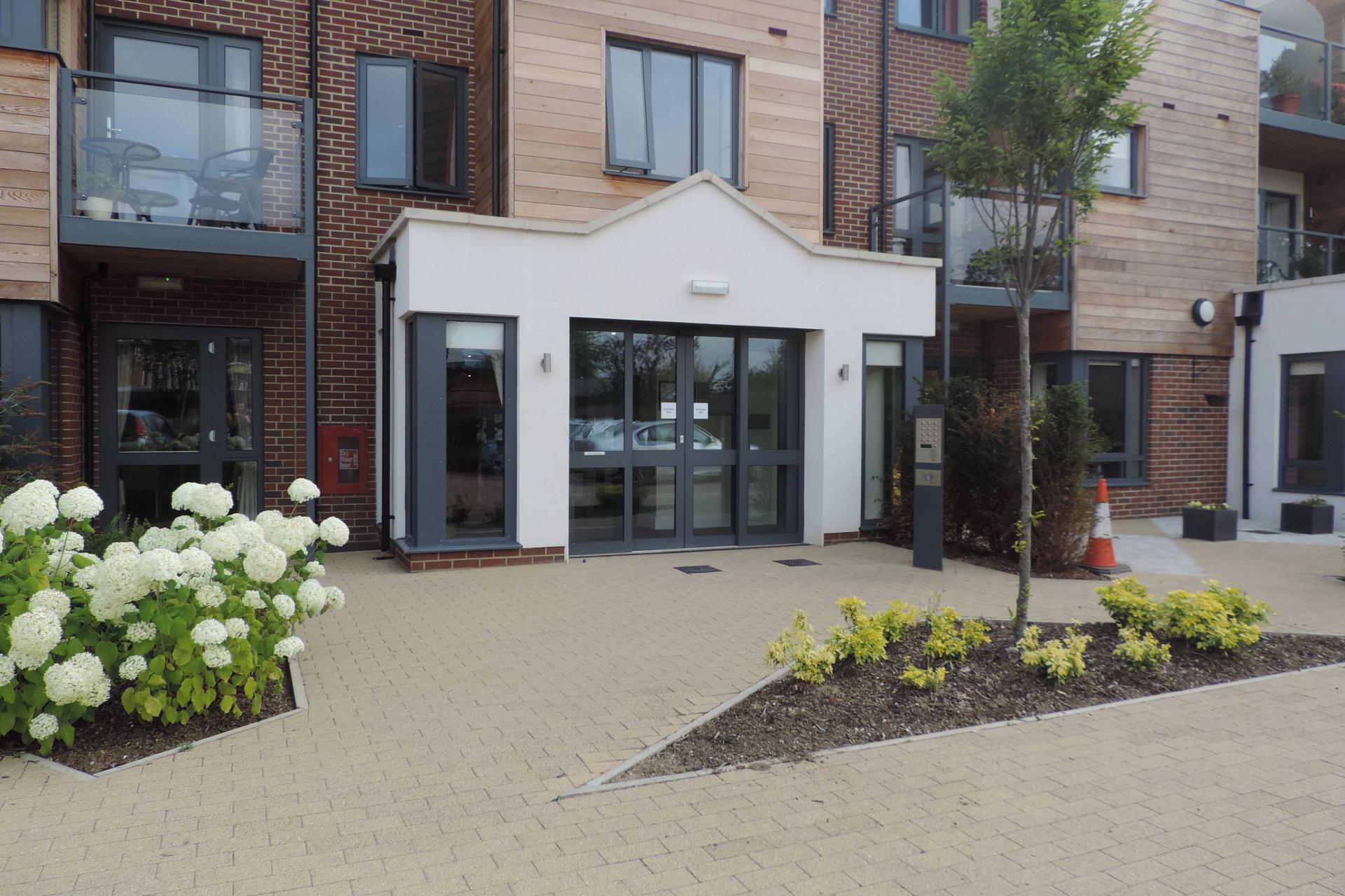 Mandeville Court, Darkes Lane, Potters Bar, EN6 1BZ