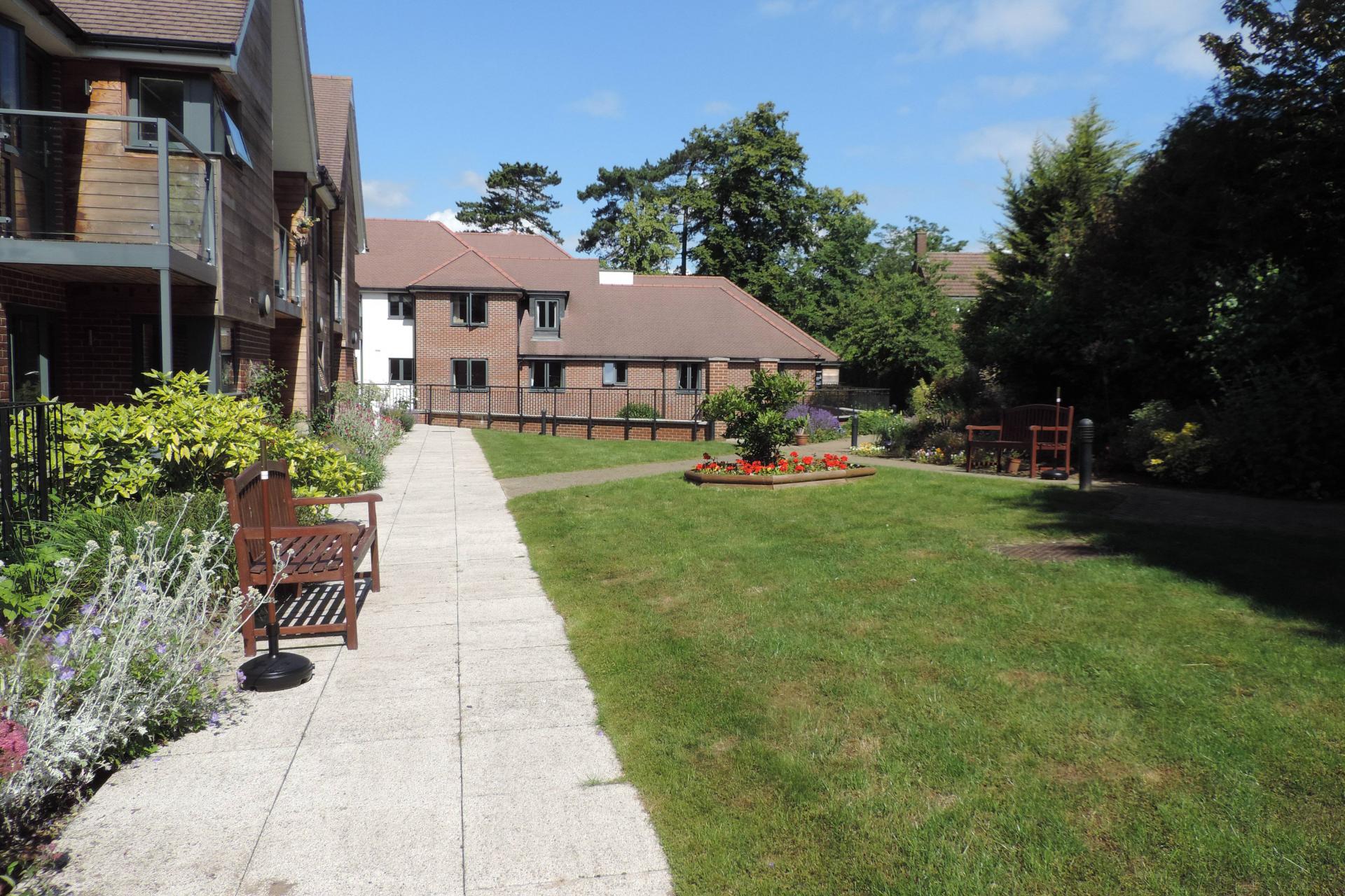 Mandeville Court, Darkes Lane, Potters Bar, EN6 1BZ