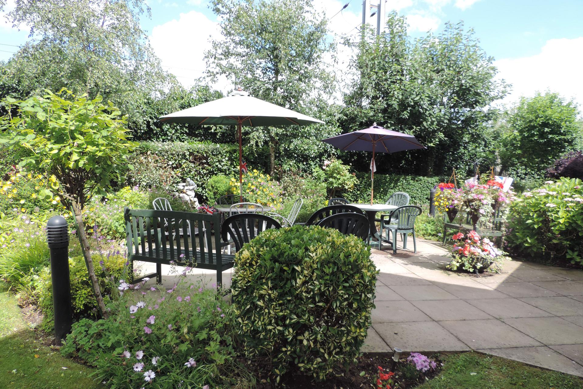 Potters Court, Darkes Lane, Potters Bar, Hertfordshire, EN6 2HS