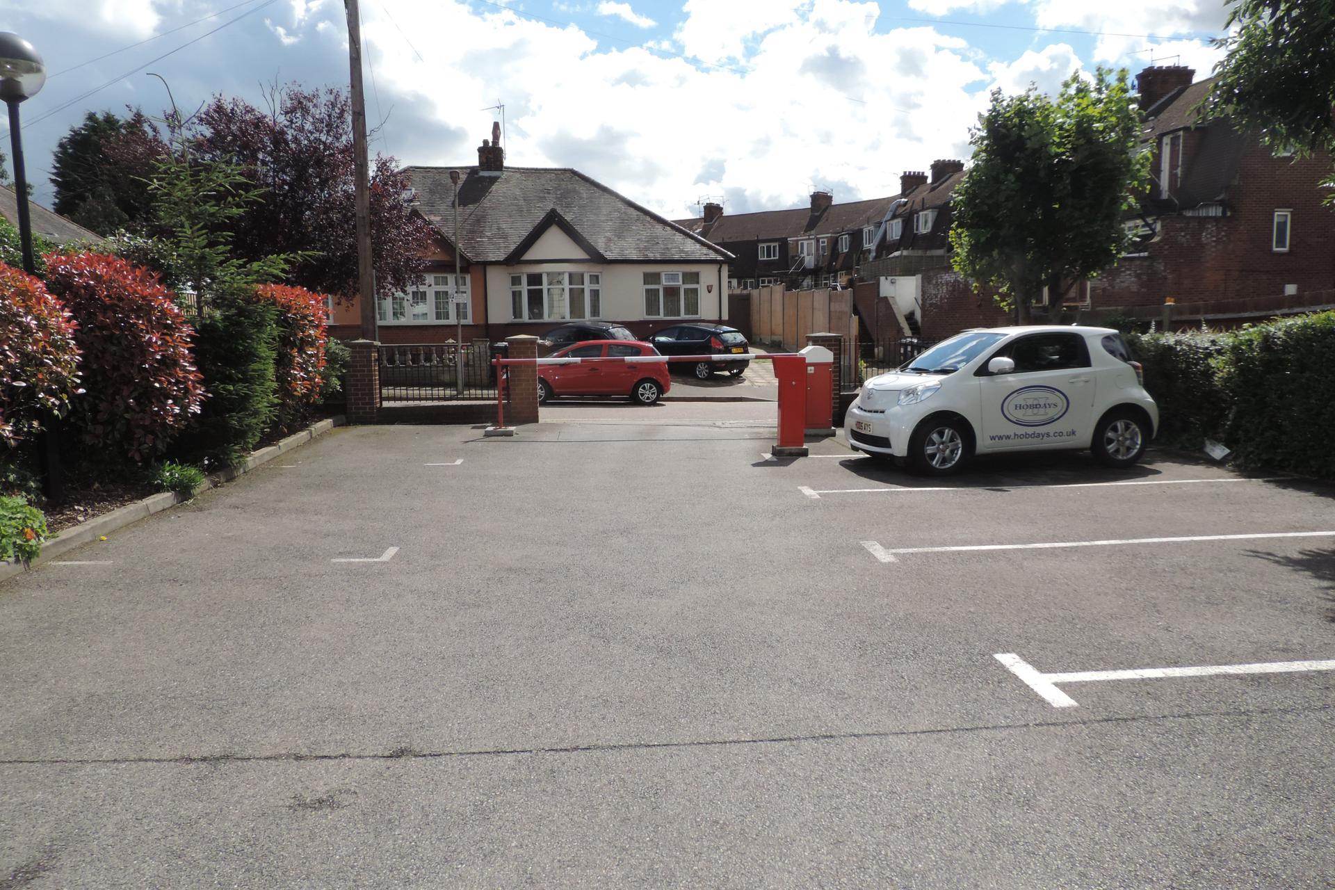 Potters Court, Darkes Lane, Potters Bar, Hertfordshire, EN6 2HS