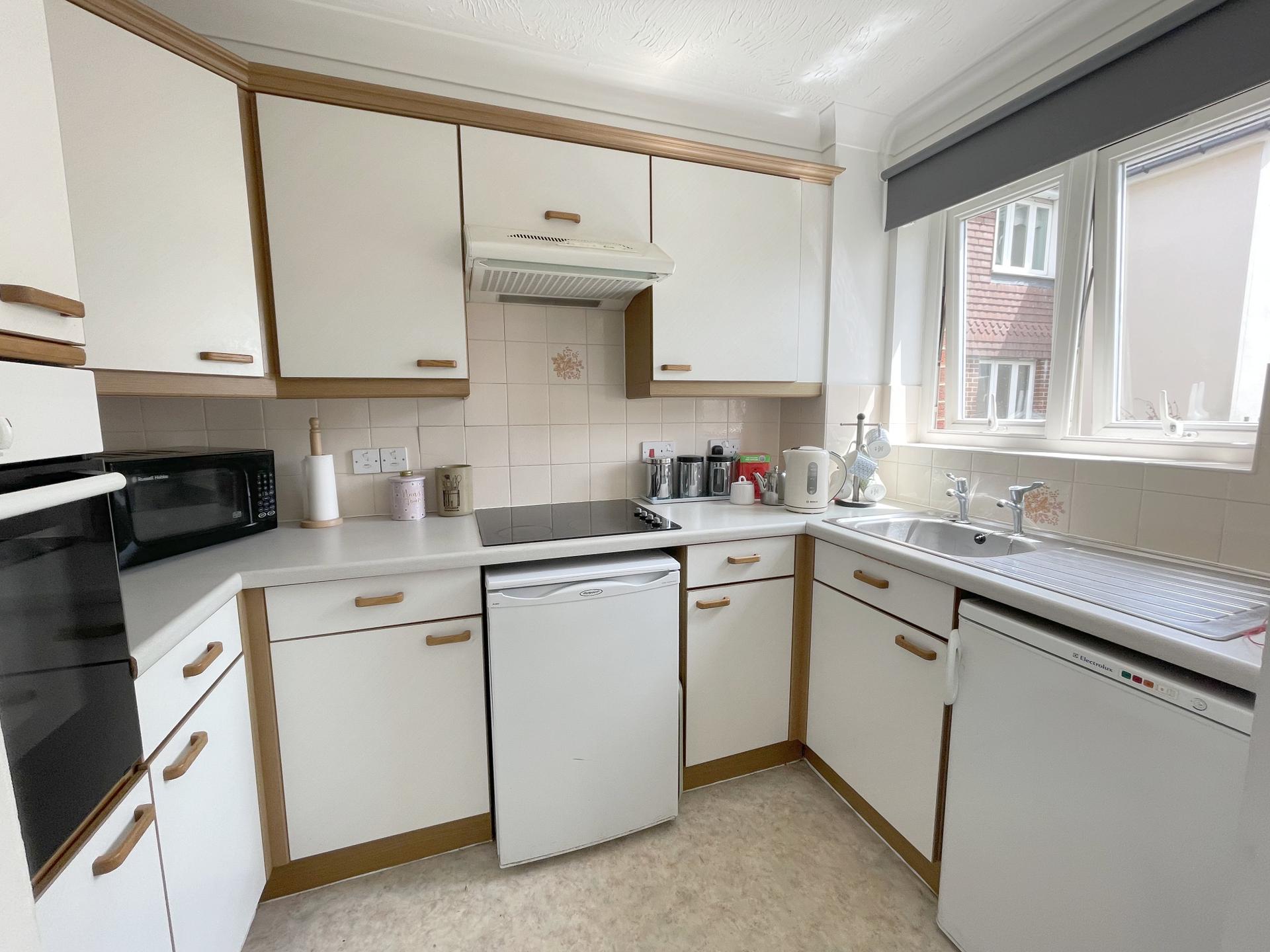 Potters Court, Darkes Lane, Potters Bar, Hertfordshire, EN6 2HS