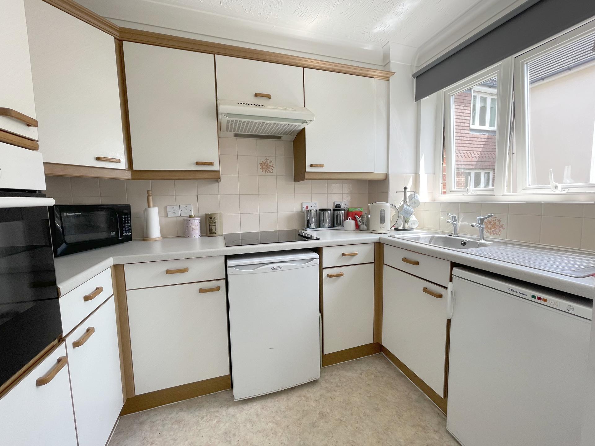 Potters Court, Darkes Lane, Potters Bar, Hertfordshire, EN6 2HS