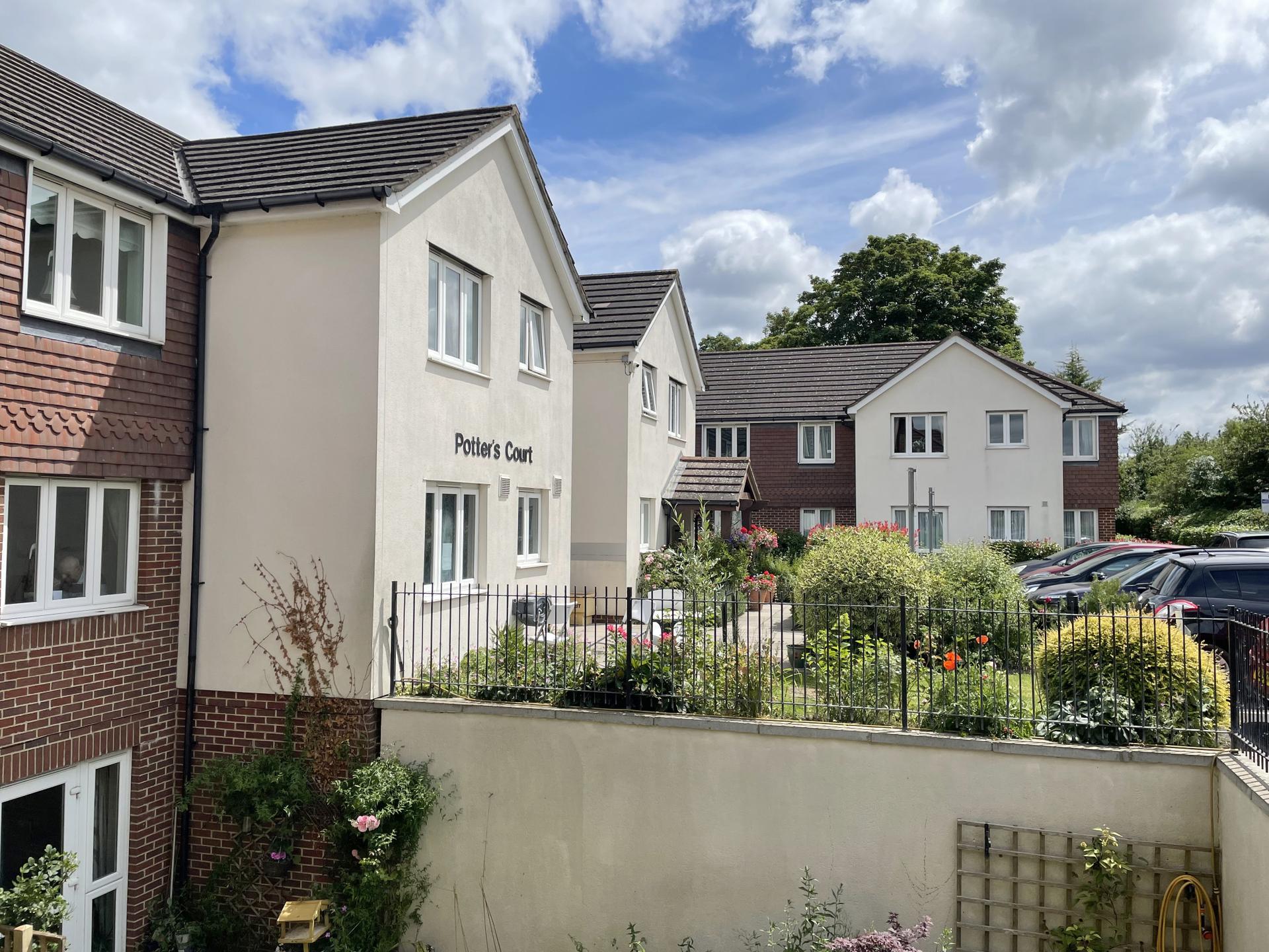 Potters Court, Darkes Lane, Potters Bar, Hertfordshire, EN6 2HS