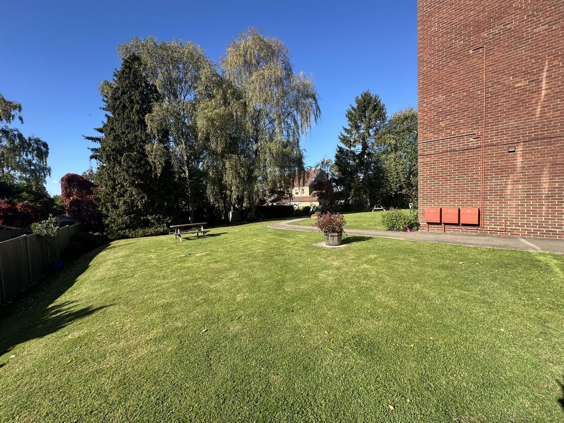 Raymond Court, Potters Bar
