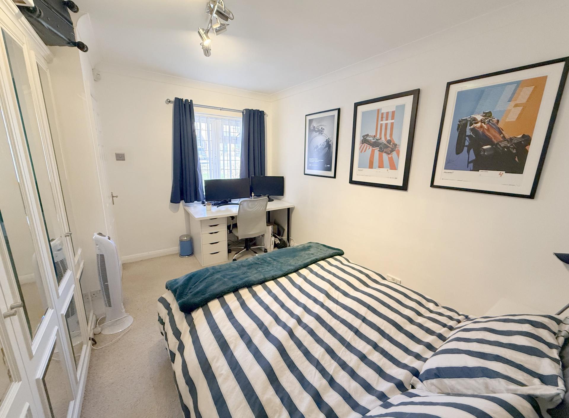 Oaklands Avenue, Brookmans Park, AL9