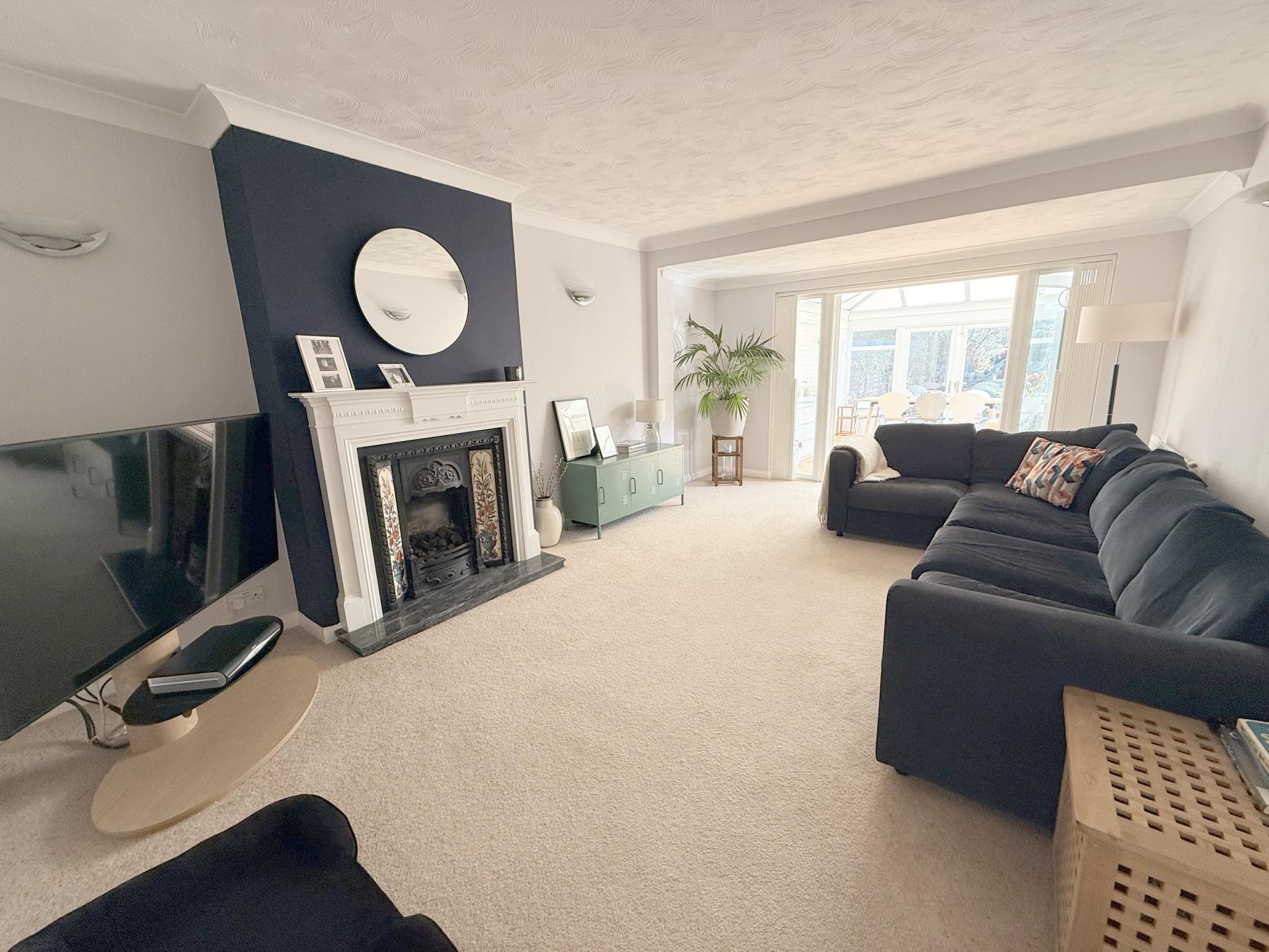 Oaklands Avenue, Brookmans Park, AL9