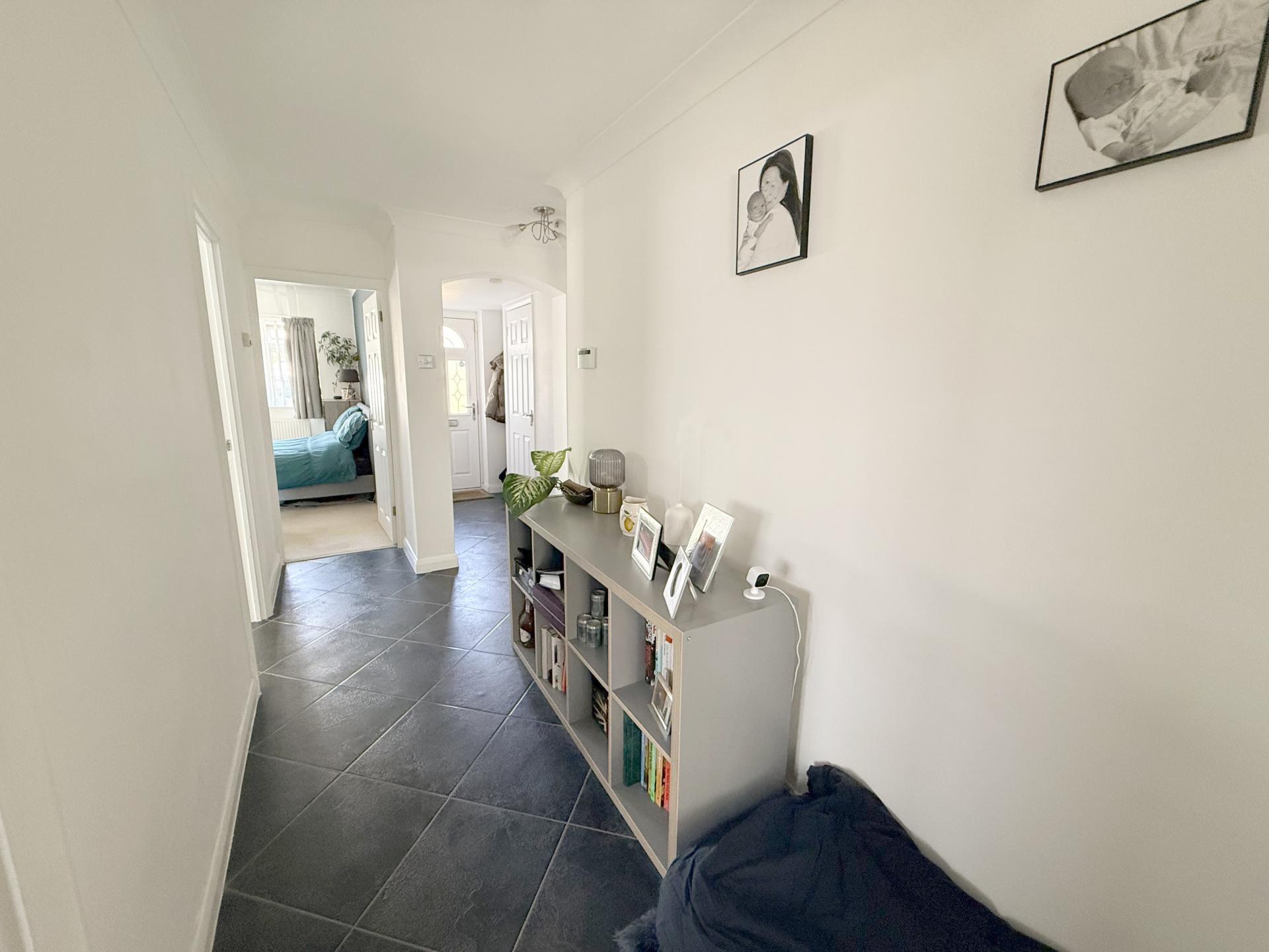 Oaklands Avenue, Brookmans Park, AL9