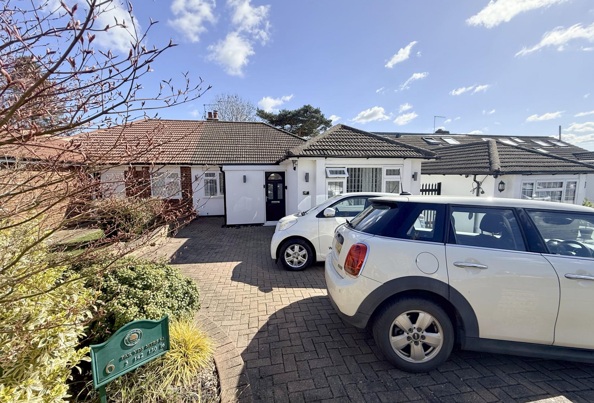 Oaklands Avenue, Brookmans Park, AL9