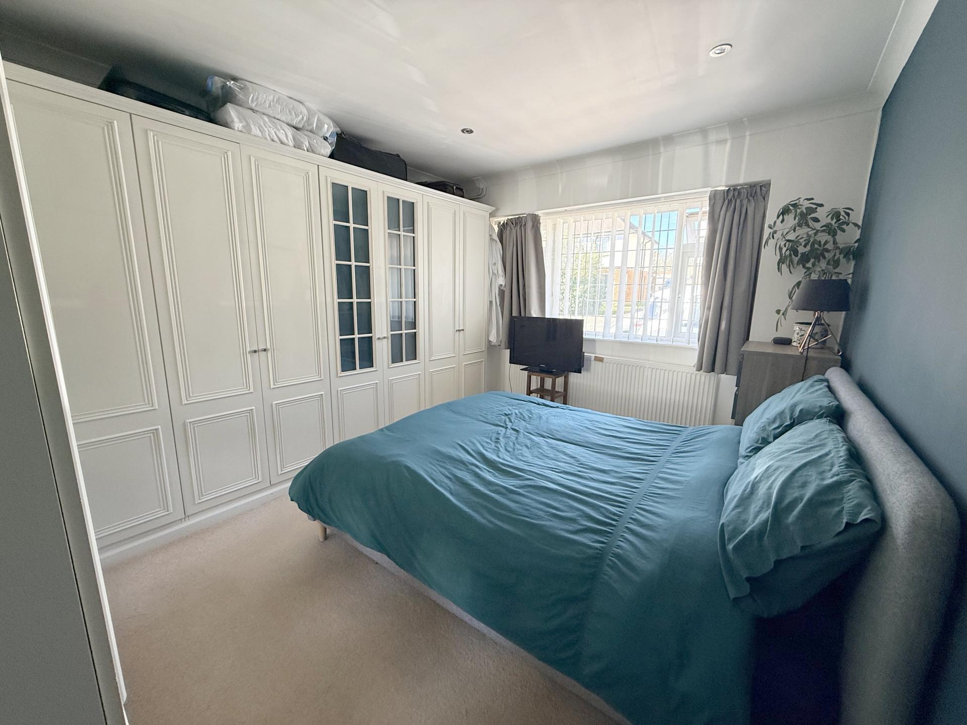 Oaklands Avenue, Brookmans Park, AL9