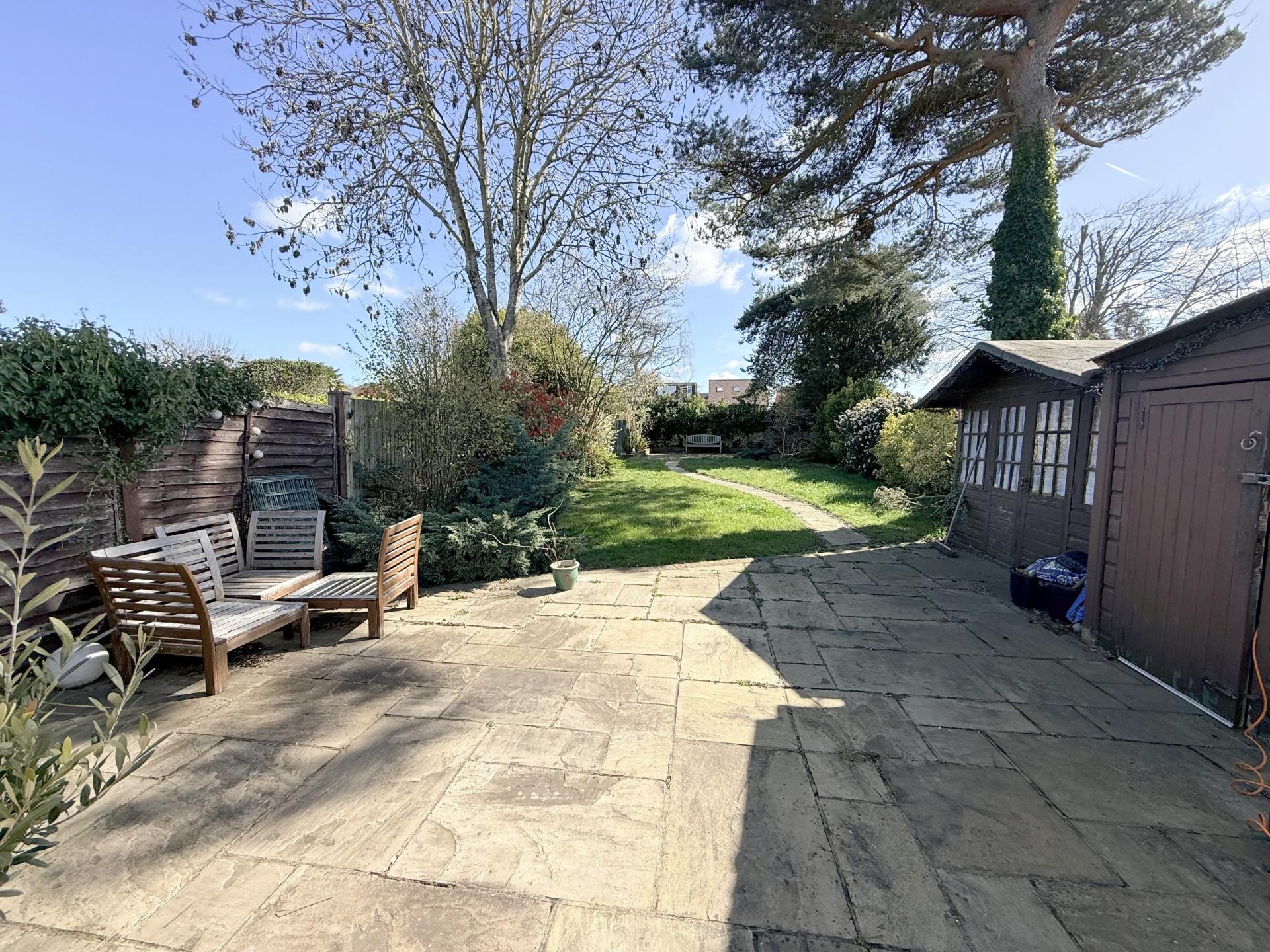 Oaklands Avenue, Brookmans Park, AL9