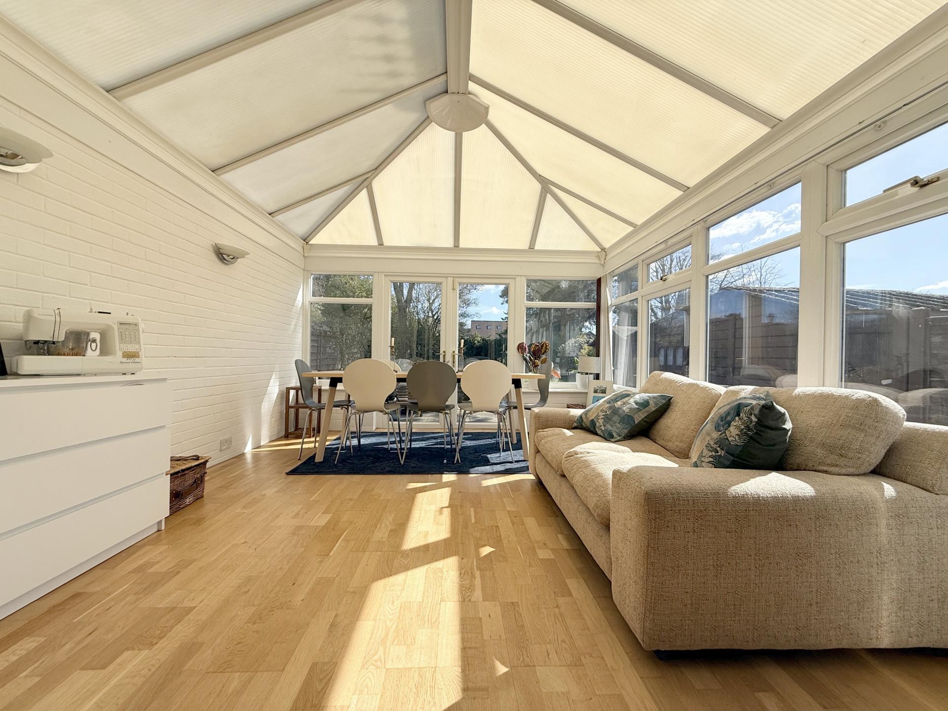 Oaklands Avenue, Brookmans Park, AL9