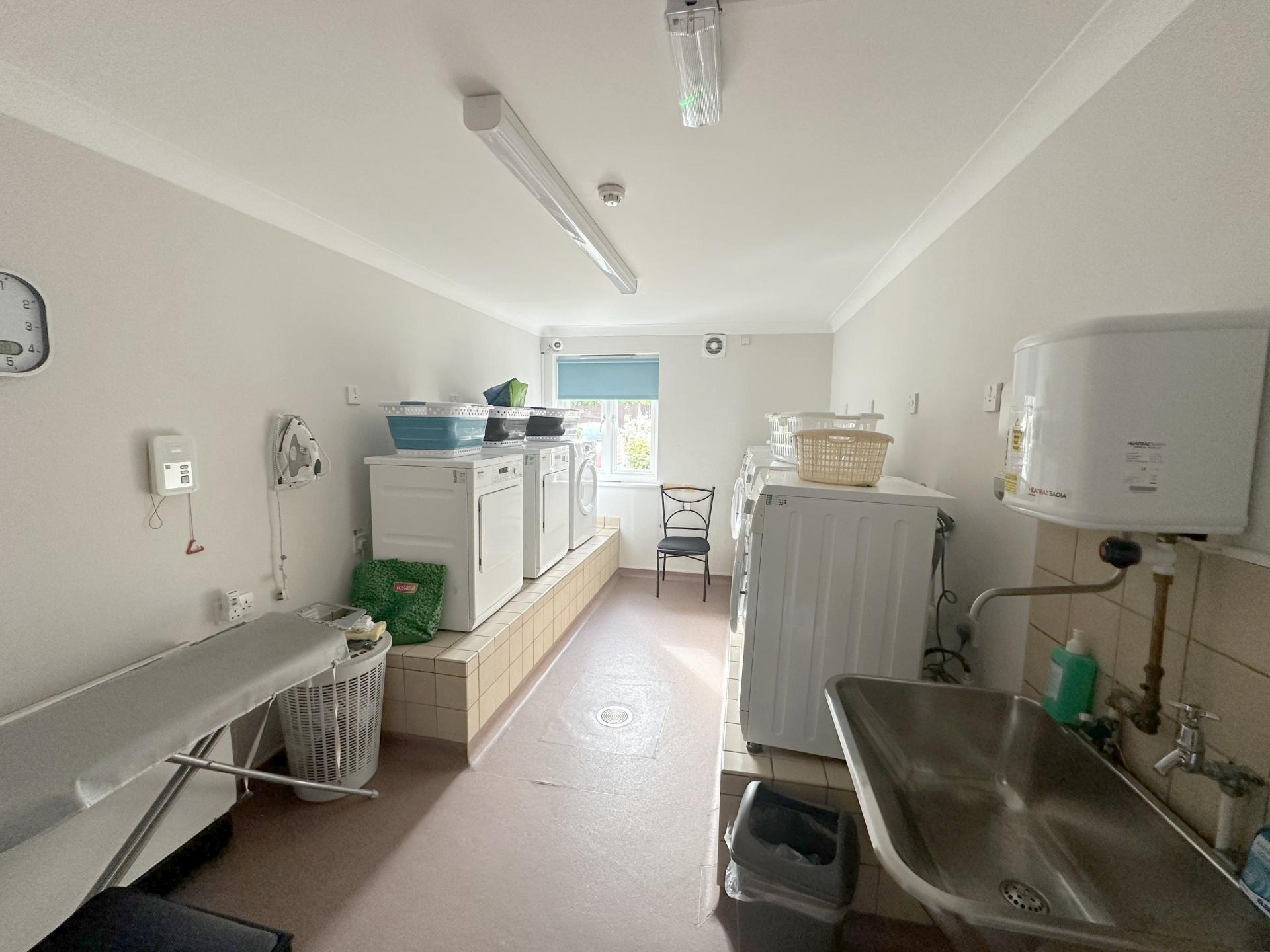 RETIREMENT APARTMENT.  Potters Court, Darkes Lane, Potters Bar