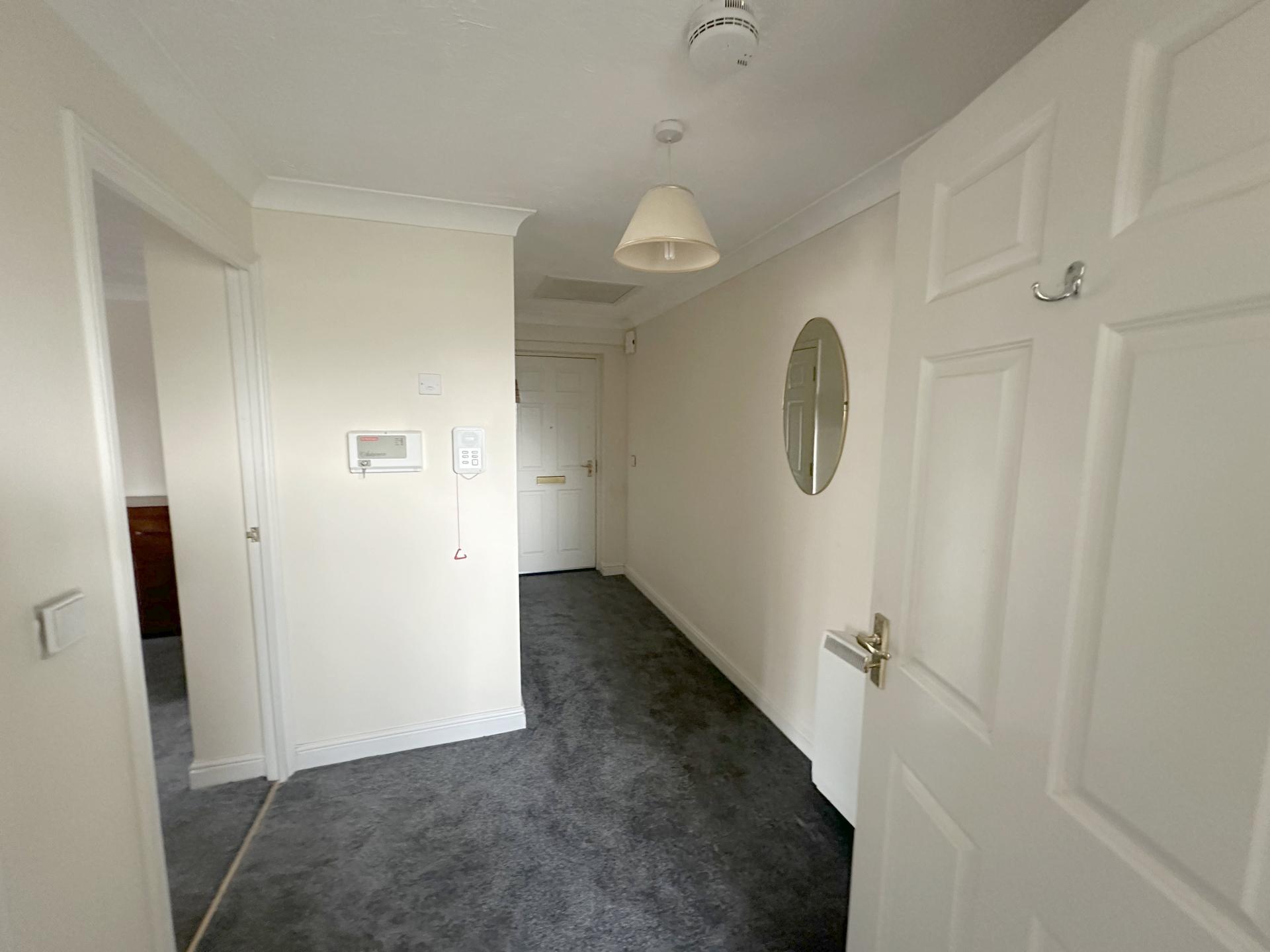 RETIREMENT APARTMENT.  Potters Court, Darkes Lane, Potters Bar