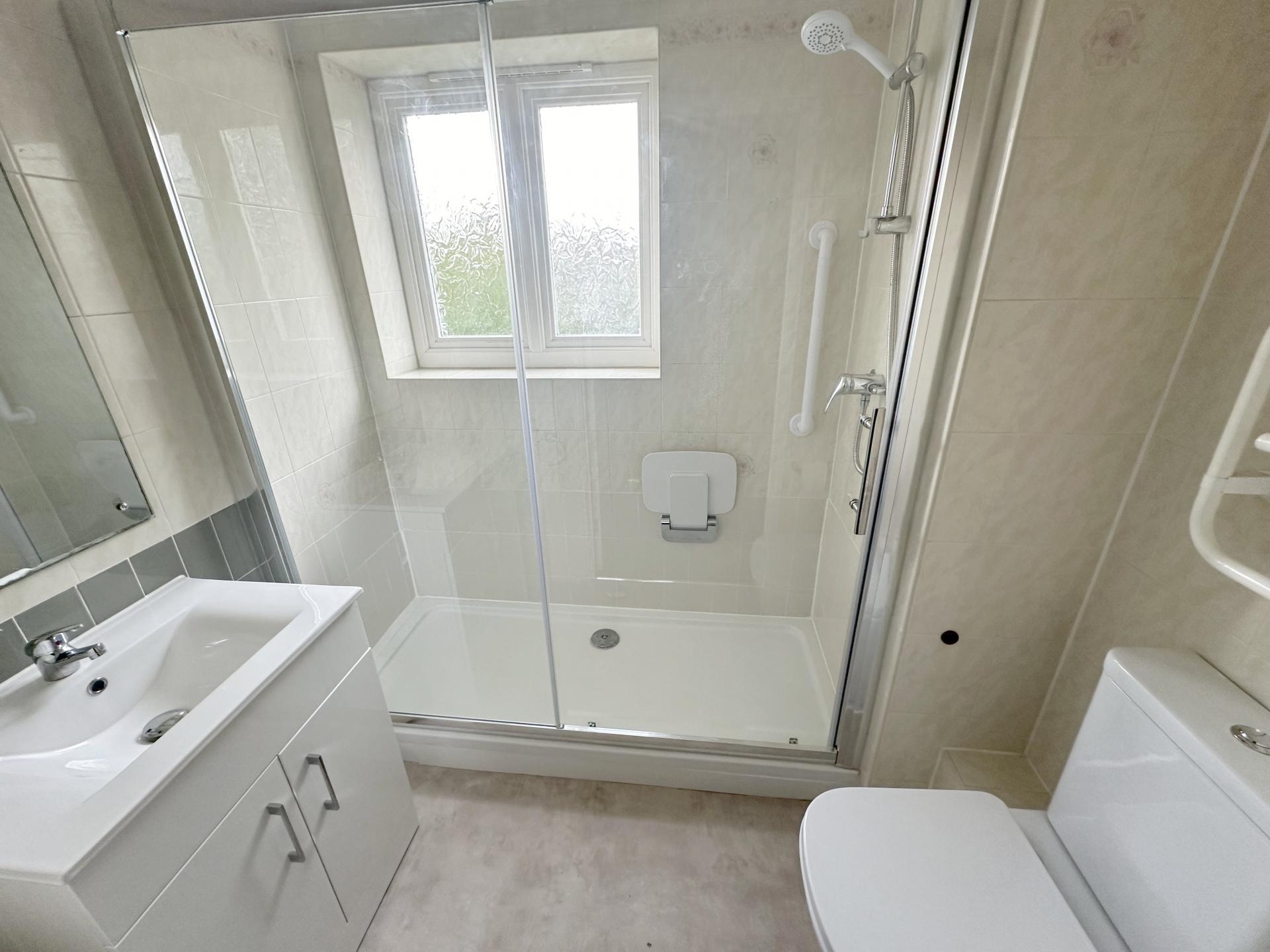 RETIREMENT APARTMENT.  Potters Court, Darkes Lane, Potters Bar