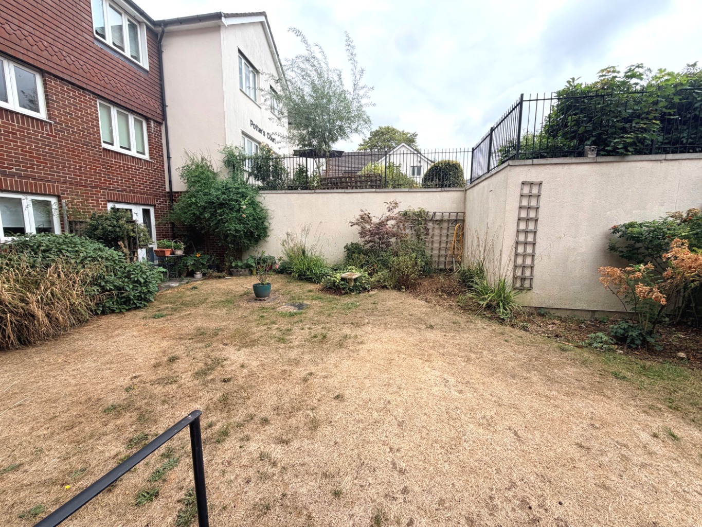 Potters Court, Darkes Lane, Potters Bar, Hertfordshire, EN6 2HS