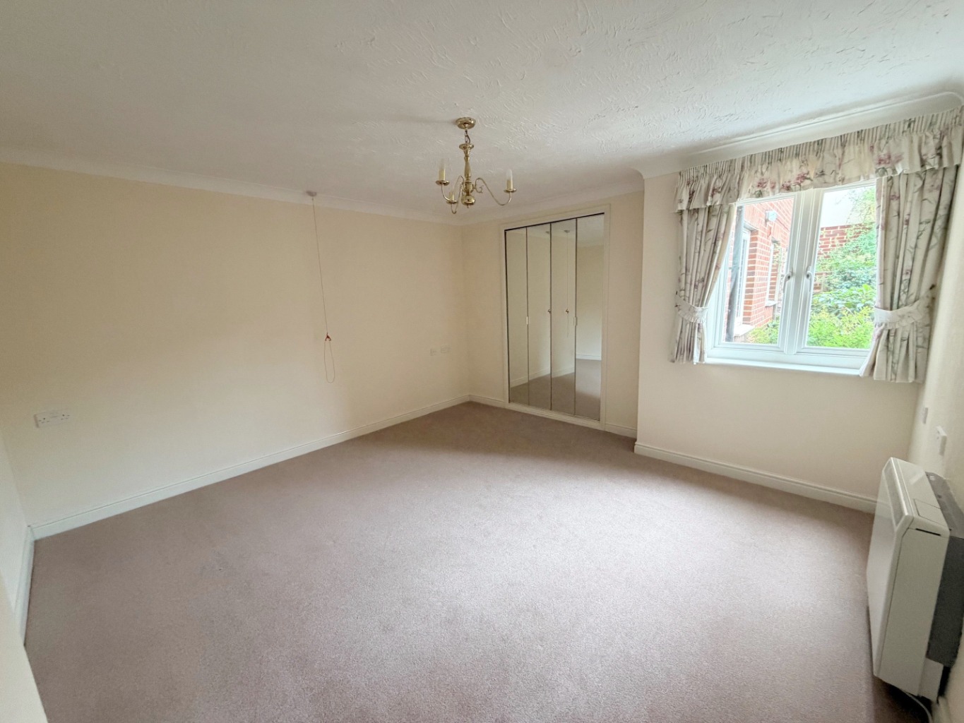 Potters Court, Darkes Lane, Potters Bar, Hertfordshire, EN6 2HS