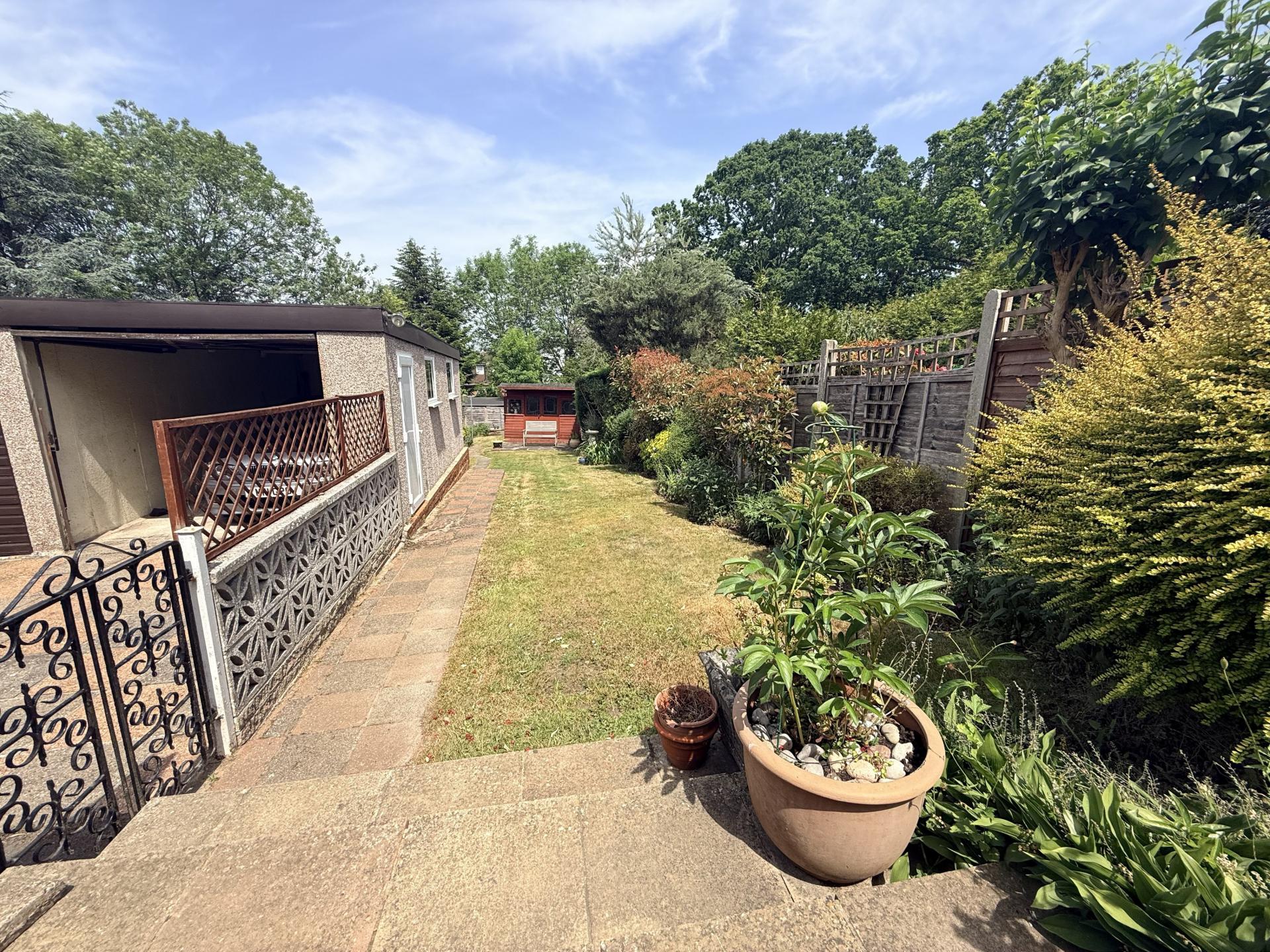 Wroxham Gardens, Potters Bar