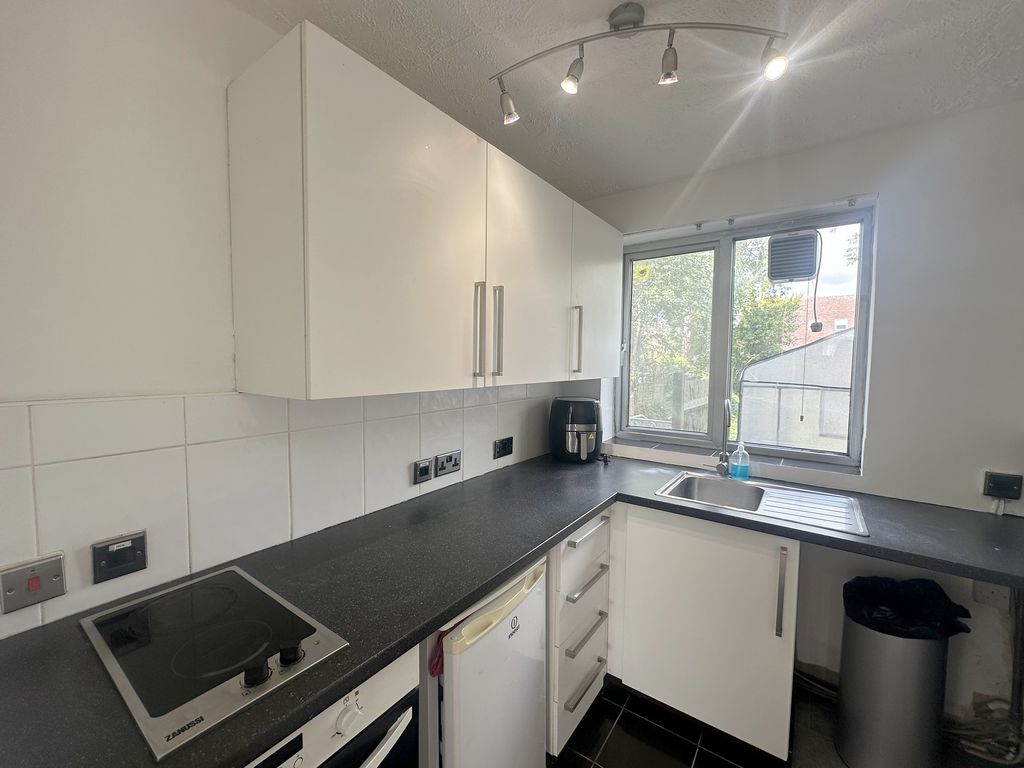 Dugdale Hill Lane, Potters Bar, Hertfordshire, EN6 2DW