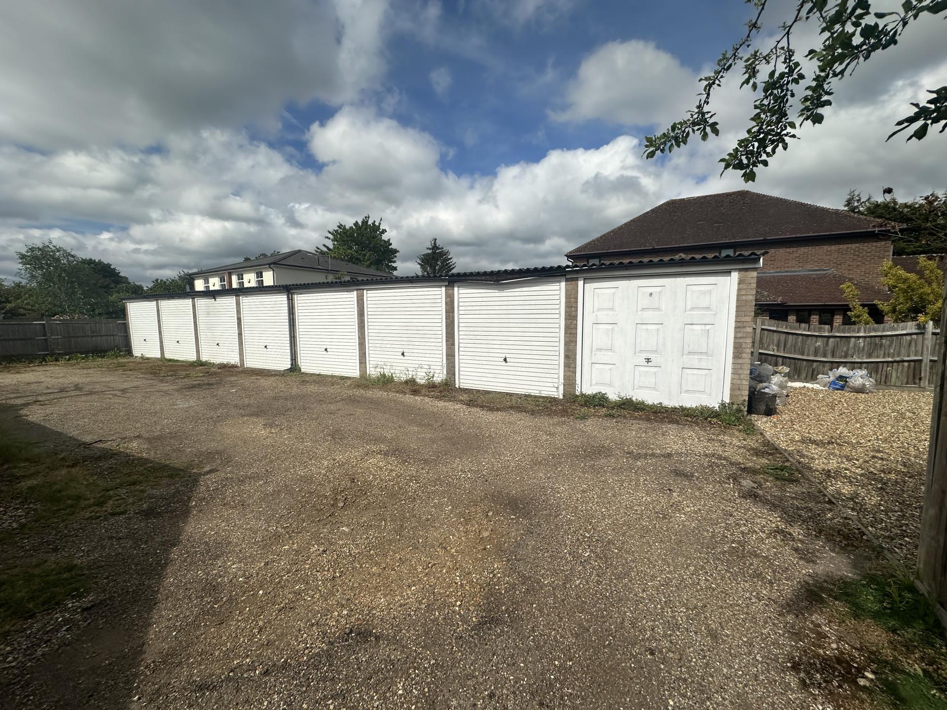 Dugdale Hill Lane, Potters Bar, Hertfordshire, EN6 2DW
