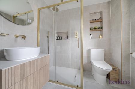 03a73a28-6b76-413...